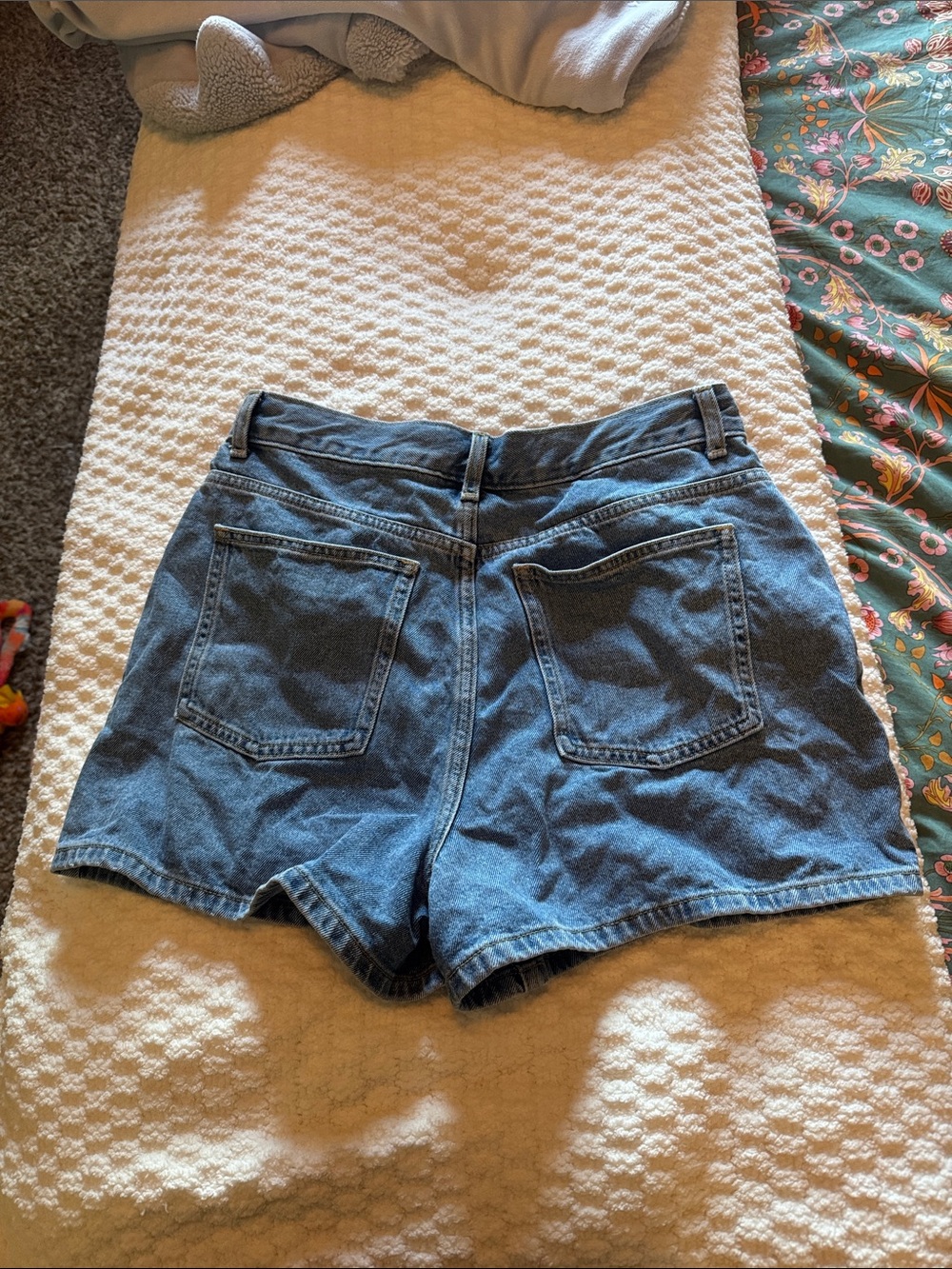 High-Rise Light Blue Denim Shorts with Front Pockets - Picture 4 of 4